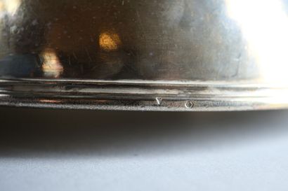 Cassolette ou bouillon à anses en argent...