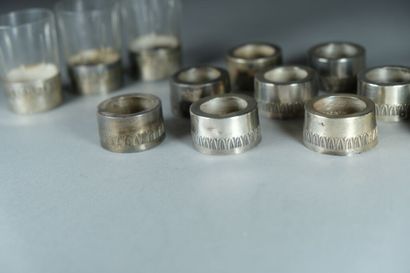 Douze montures de pied pour verre à eau de...