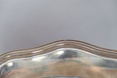Plateau oblong à forme contournée en argent...