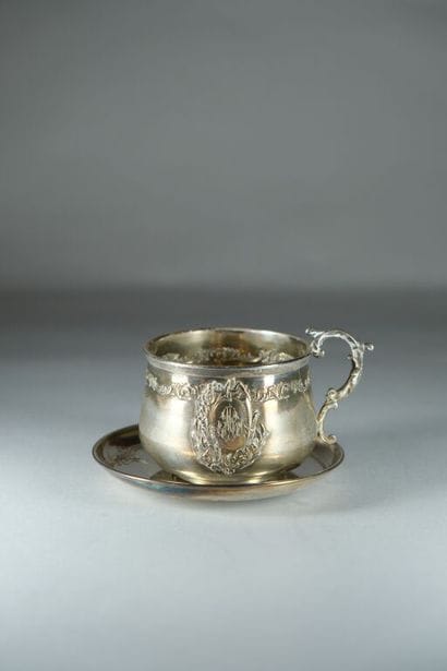 Tasse et sa sous-tasse en argent 925 ‰, poinçon...