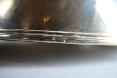 Cassolette ou bouillon à anses en argent...