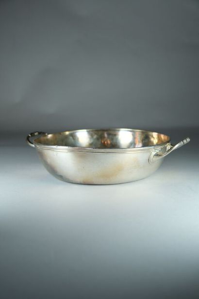 Cassolette ou bouillon à anses en argent...