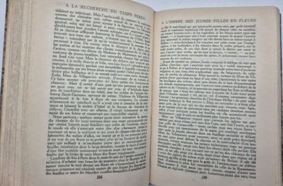 PROUST, Marcel. À l'Ombre des jeunes filles...