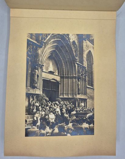 [PHOTOGRAPHIE - BARCELONE]. Album : les 100...