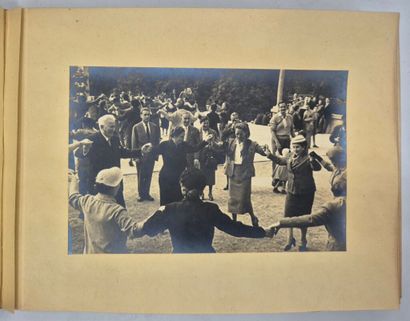 [PHOTOGRAPHIE - BARCELONE]. Album : les 100...