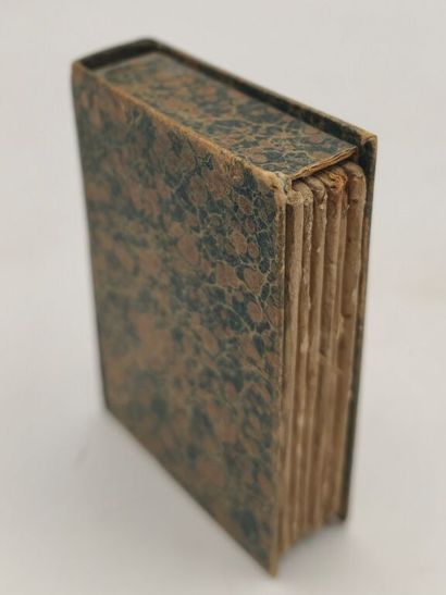[MINUSCULE]. Bibliothèque en miniature :...