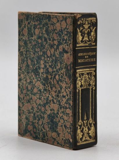 [MINUSCULE]. Bibliothèque en miniature :...