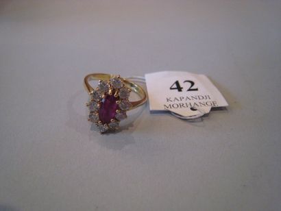 Bague marquise en or jaune rubis dans un...