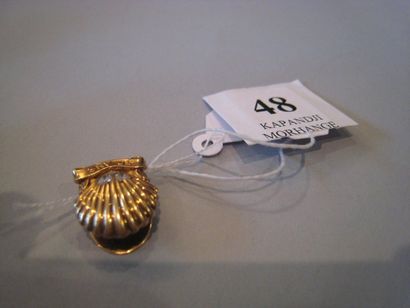 CARTIER.
Pins bouton de chemise en or signé...