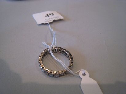 Alliance en or gris et diamants