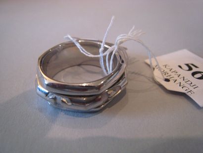PIAGET.
Bague or gris signée, anneau central...