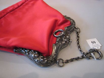 TIFFANY.
Petit sac de soirée en satin rouge...