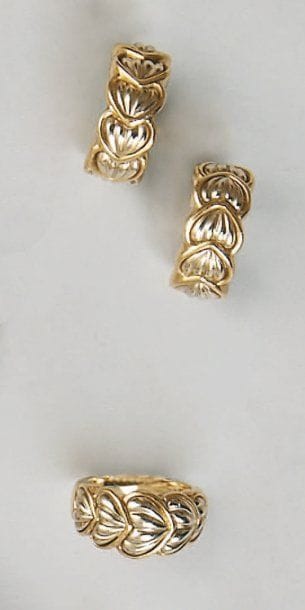 BOUCHERON.
Parure deux ors motif coeurs comprenant...