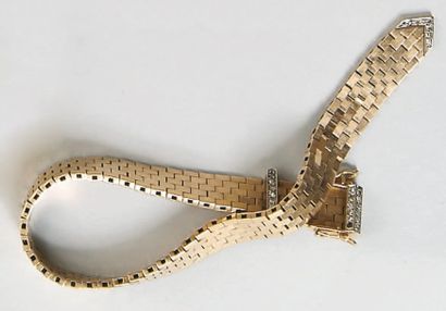 Bracelet ceinture en or jaune, boucle ornée...