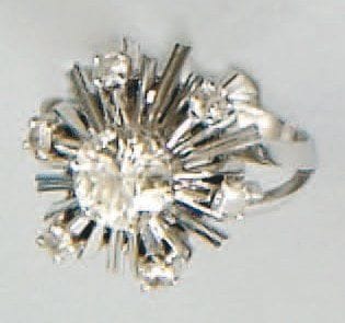 Bague en forme d'étoile en platine et or...