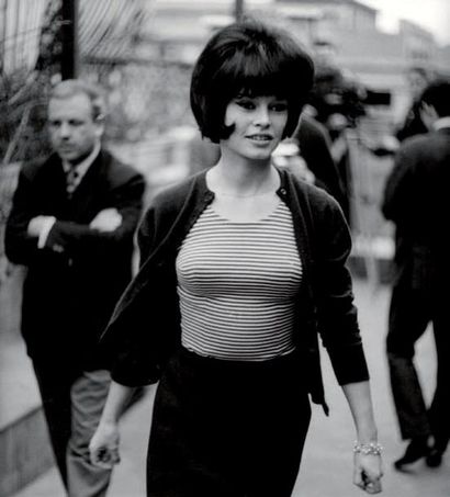 LE MÉPRIS Brigitte Bardot sur le tournage...