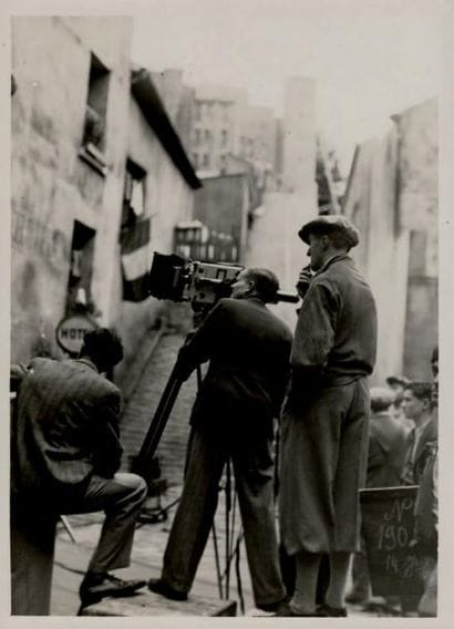 QUATORZE JUILLET René Clair sur le tournage...