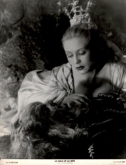 LA BELLE ET LA BÊTE Josette Day et Jean Marais...