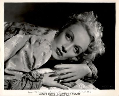 MARLÈNE DIETRICH, 1947 Épreuve argentique...