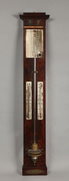 Baromètre-thermomètre en placage d'acajou...