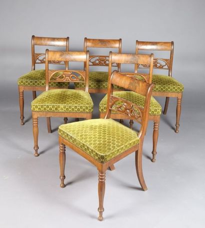 Suite de six chaises en acajou et placage...