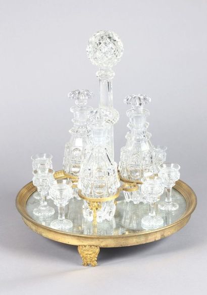 Service à liqueurs ou porte-liqueurs en cristal...