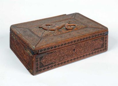 Coffret rectangulaire en poirier, finement...