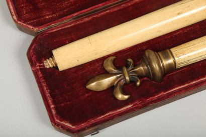 Important sceptre en ivoire, à trois sections,...