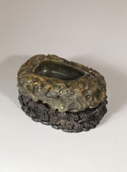 CHINE
Lave-pinceaux en jade vert épinard...