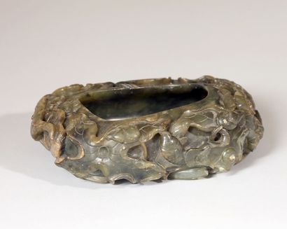 CHINE
Lave-pinceaux en jade vert épinard...