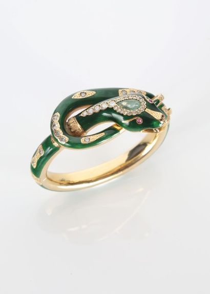 Bracelet serpent rigide ouvrant en or 18K...