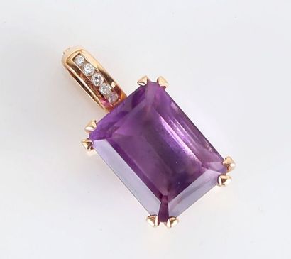 Pendentif en or rose 18K (750/1000), orné...