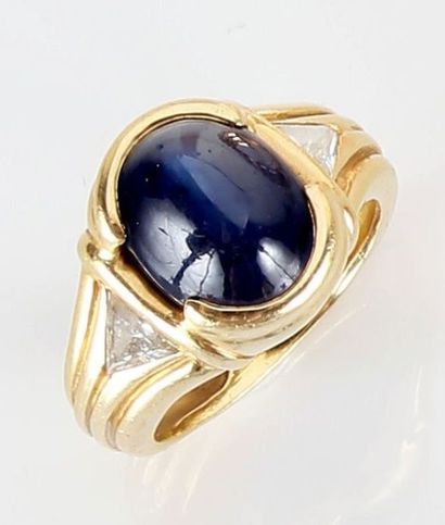 Bague en or jaune 18K (750/1000) ornée d'un...