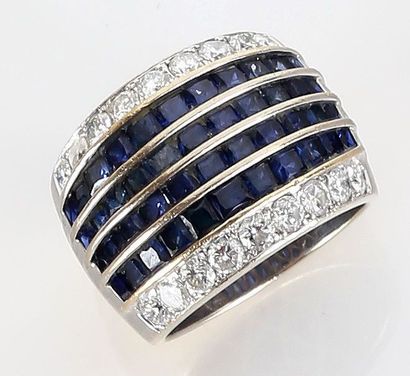 Importante bague en or gris 18K (750/1000)...