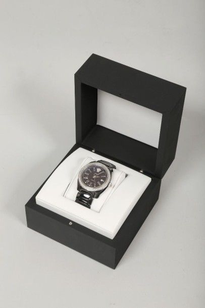 VERSACE
Montre d'homme en acier noirci, lunette...