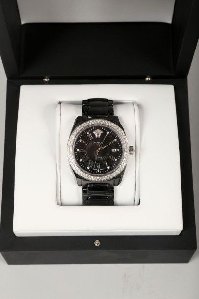 VERSACE
Montre d'homme en acier noirci, lunette...