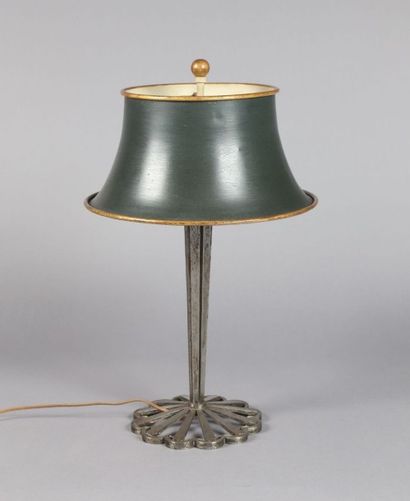 Raymond SUBES (1893-1970)
Lampe en fer forgé...