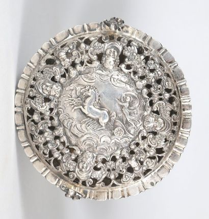 Calice et son couvercle en argent (800/1000)...