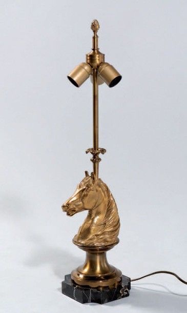CHARLES
Modèle CHEVAL SOCLE. Pied de lampe...