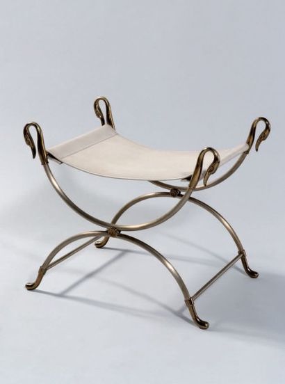 CHARLES
Modèle CYGNES. Tabouret curule en...