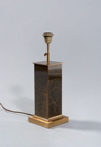 CHARLES
Lampe en métal imitant le marbre...