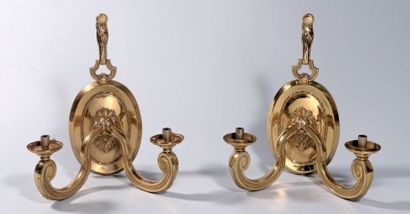CHARLES
Modèle MÉDAILLON GUIRLANDE ET FLAMME....