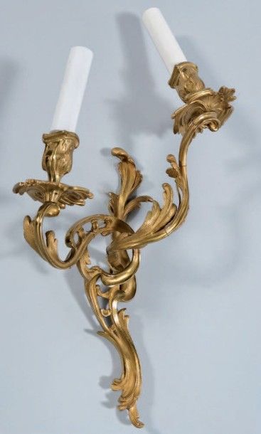 CHARLES
Modèle AJOURS. Applique en bronze...