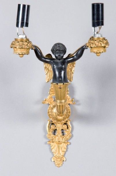 CHARLES
Modèle ANGELOT. Applique en bronze...