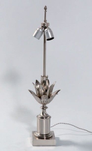 CHARLES
Modèle LOTUS. Pied de lampe en bronze...