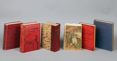 Ensemble de 5 livres de cuisine en cartonnage...
