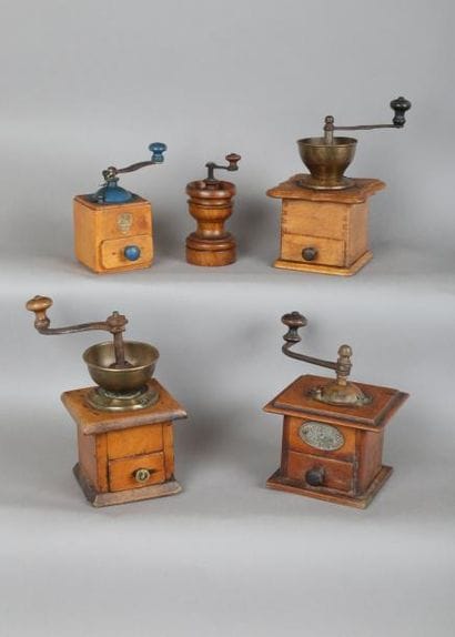 [EPICES]. Lot de 5 moulins de marque Coulaux...