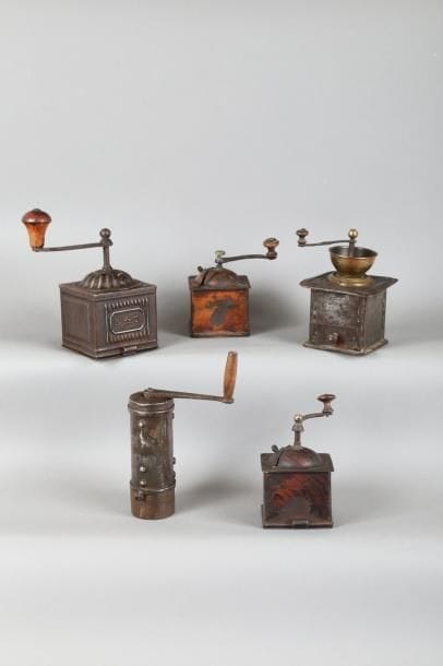 [EPICES]. Lot de 5 moulins dont 4 moulins...