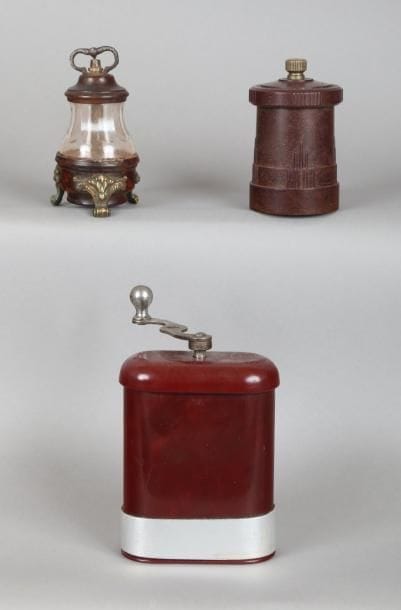 [EPICES]. Lot de 3 moulins dot un petit moulin...