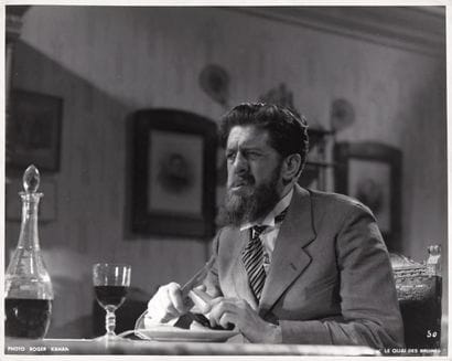 LE QUAI DES BRUMES Michel Simon dans le film...